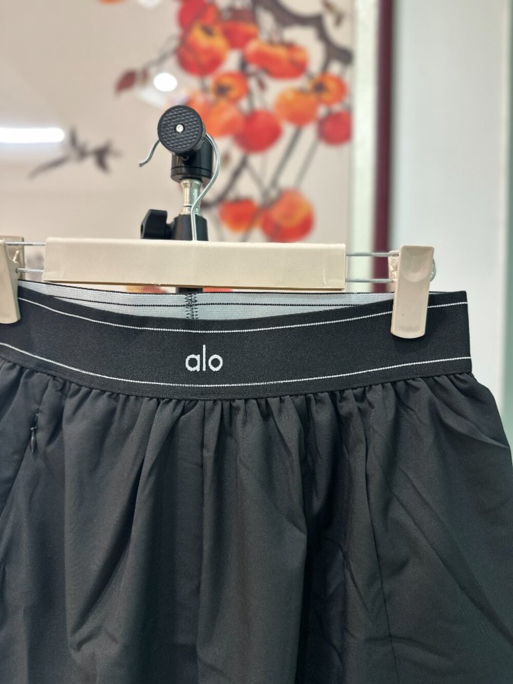 Black Alo Women's Athletic Shorts Sz L - Picture 4 of 4